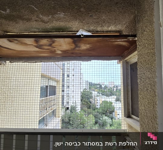 רשת למניעת כניסת יונים במרפסת